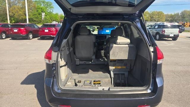 2014 Toyota Sienna XLE 7-Passenger Auto Access Seat