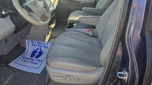 2014 Toyota Sienna XLE 7-Passenger Auto Access Seat
