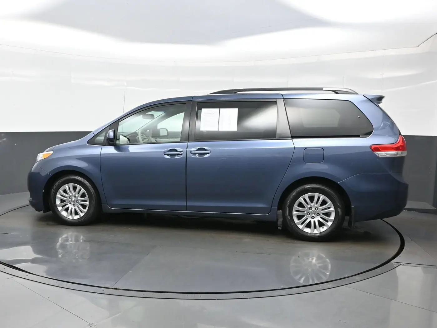 2014 Toyota Sienna - $15,461