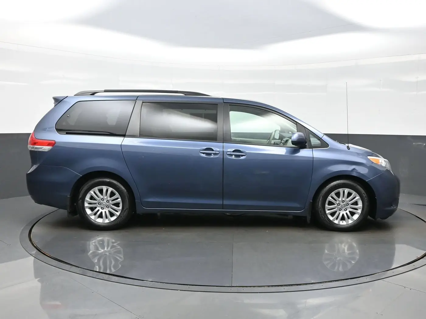 2014 Toyota Sienna - $15,461