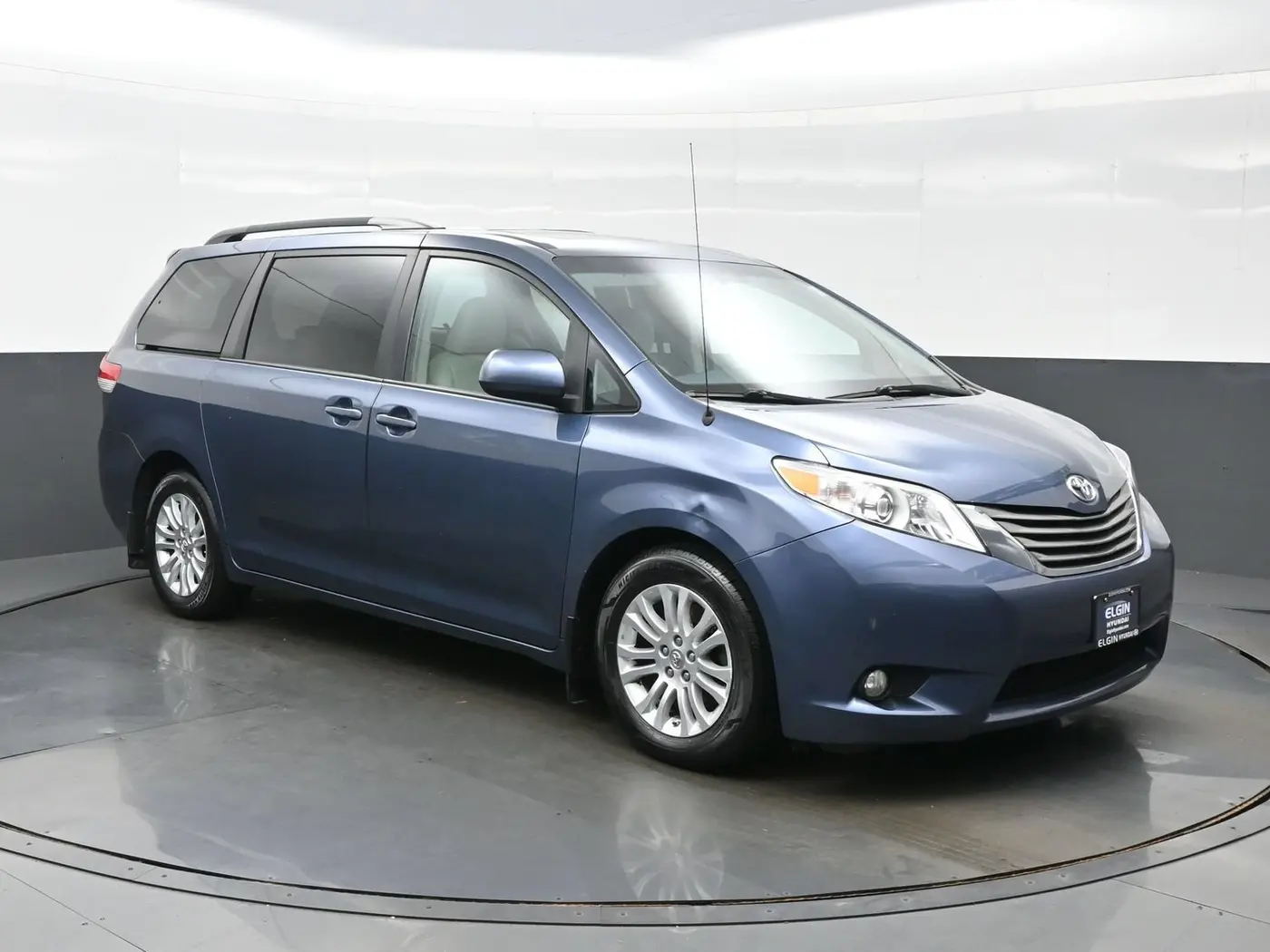 2014 Toyota Sienna - $15,461