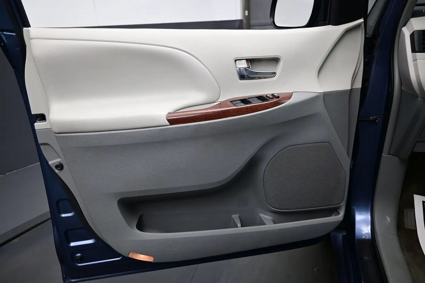 2014 Toyota Sienna - $15,461