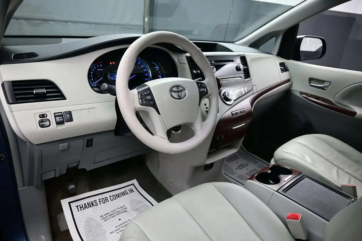 2014 Toyota Sienna - $15,461
