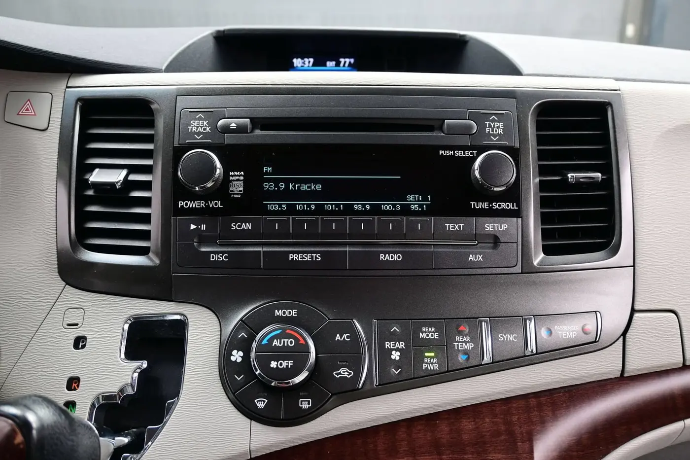 2014 Toyota Sienna - $15,461