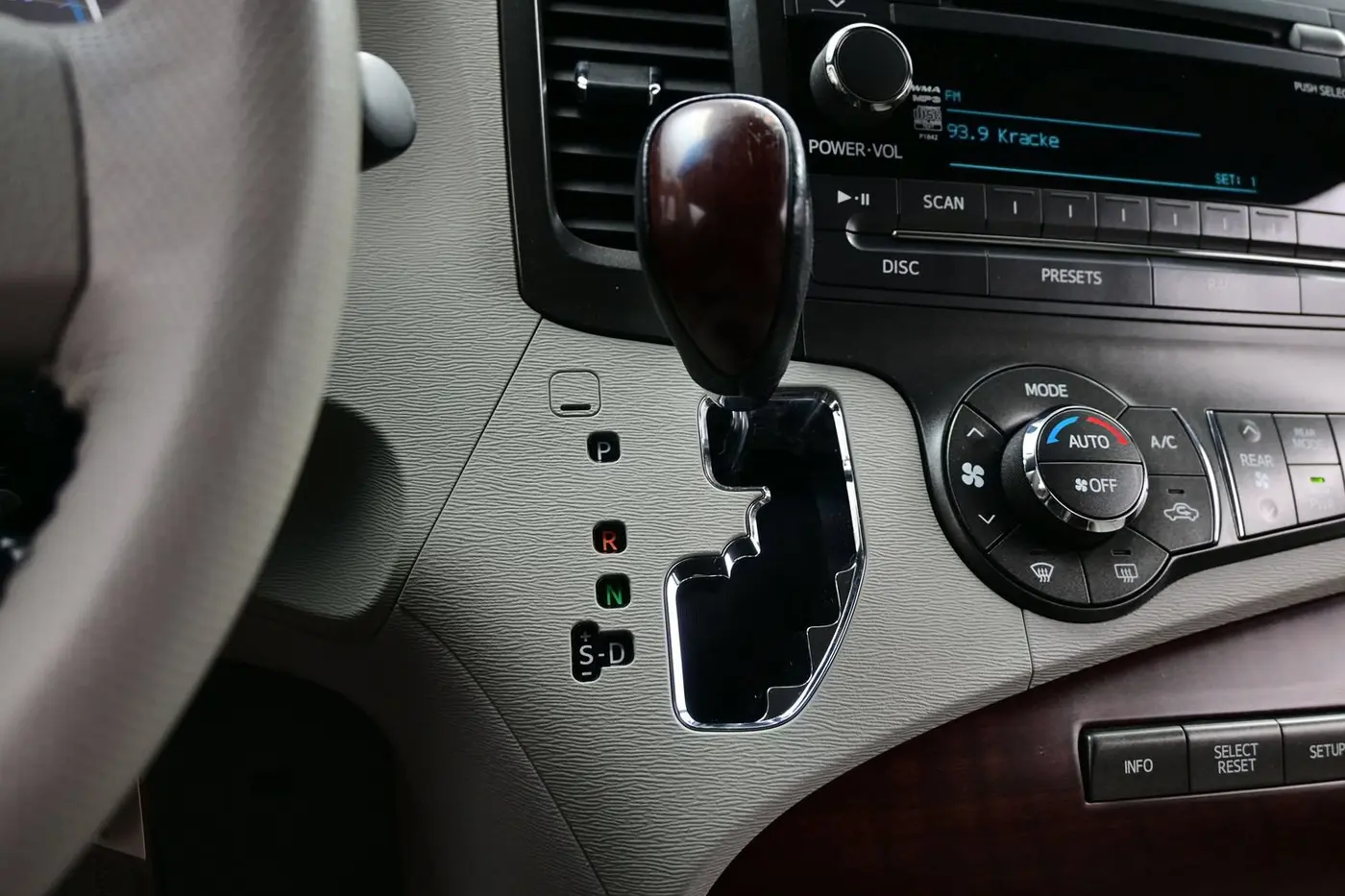 2014 Toyota Sienna - $15,461
