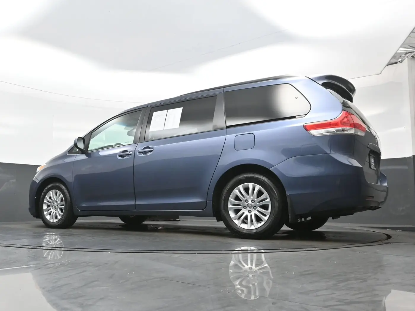 2014 Toyota Sienna - $15,461