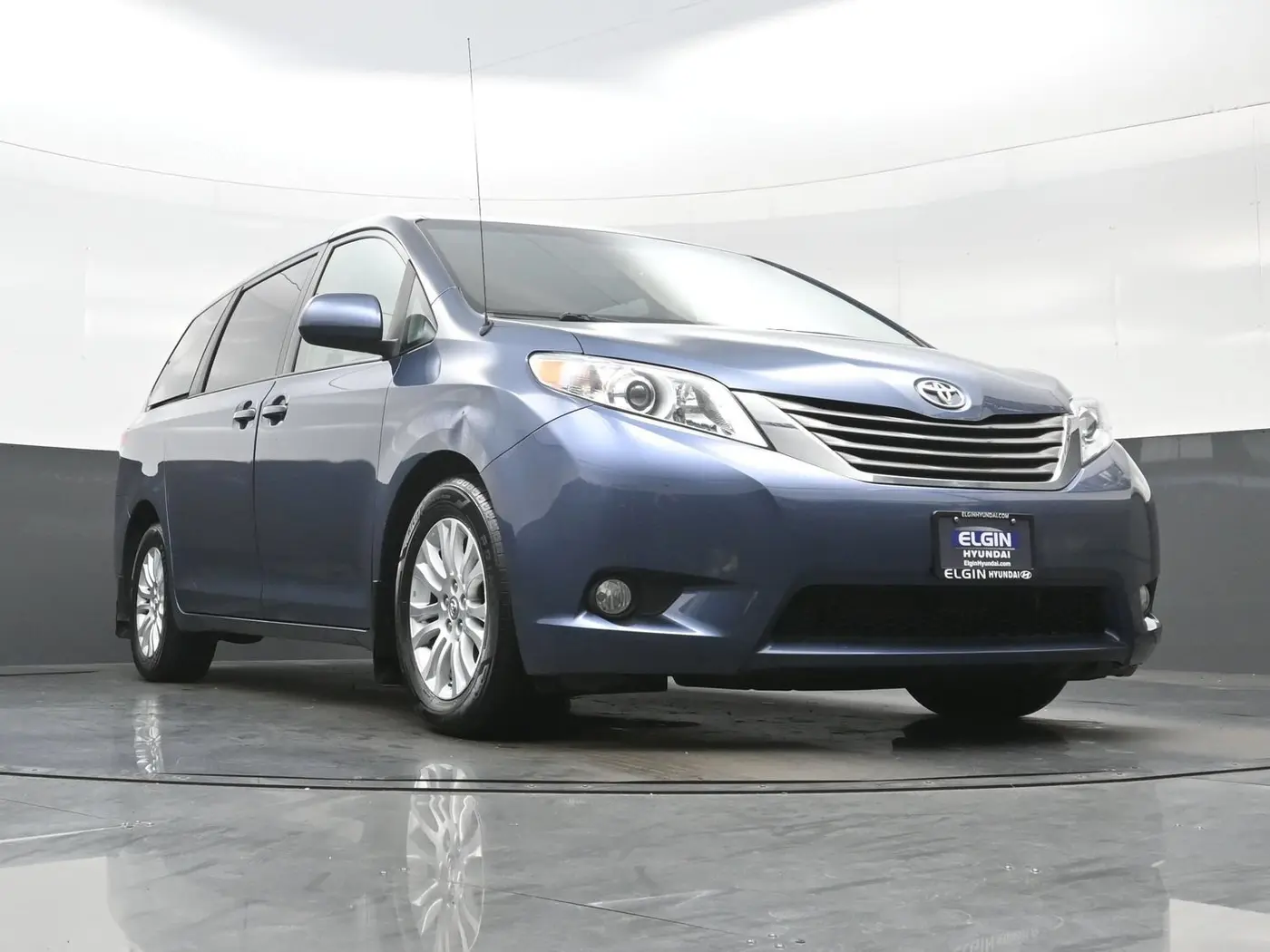 2014 Toyota Sienna - $15,461