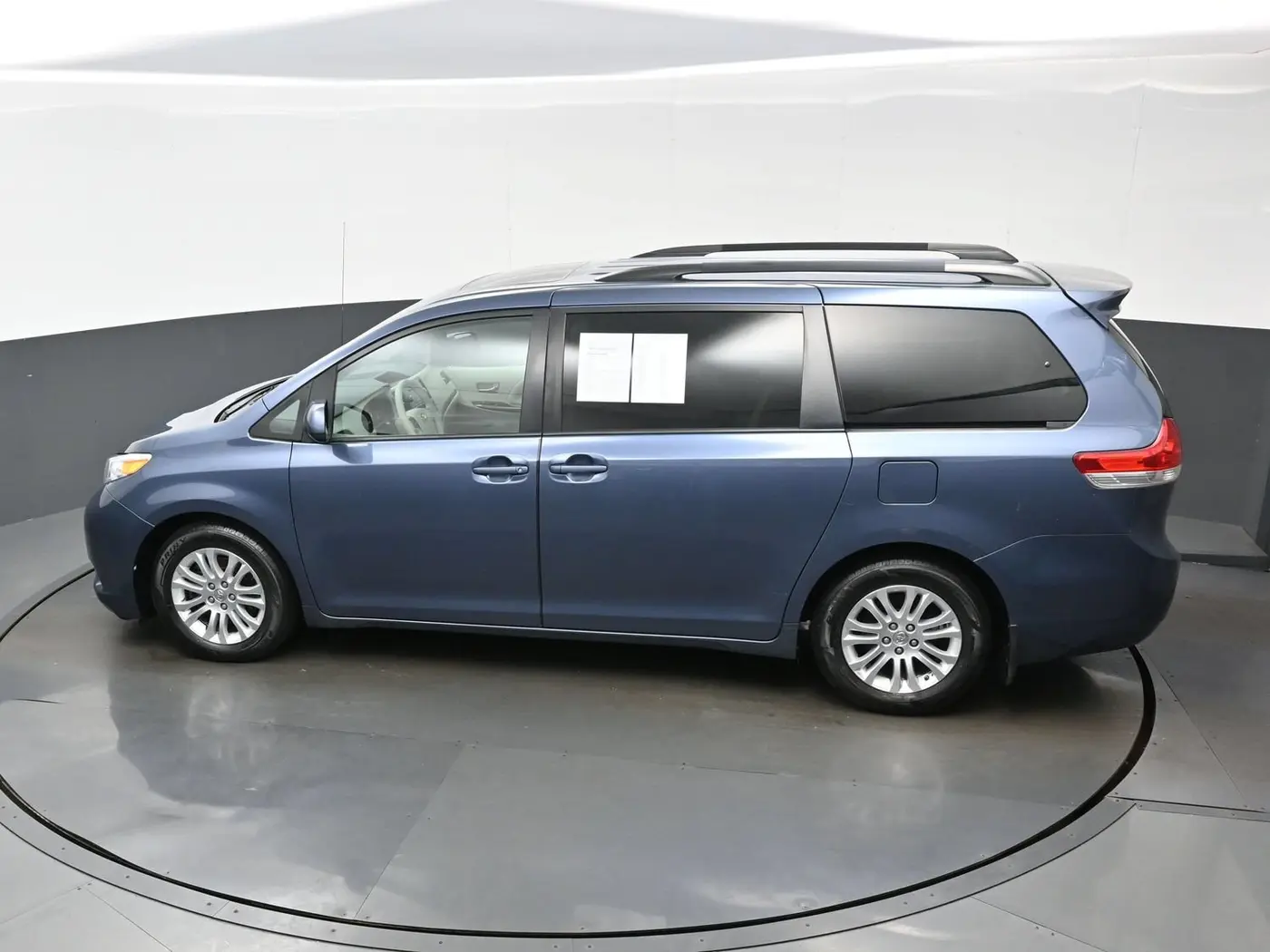 2014 Toyota Sienna - $15,461