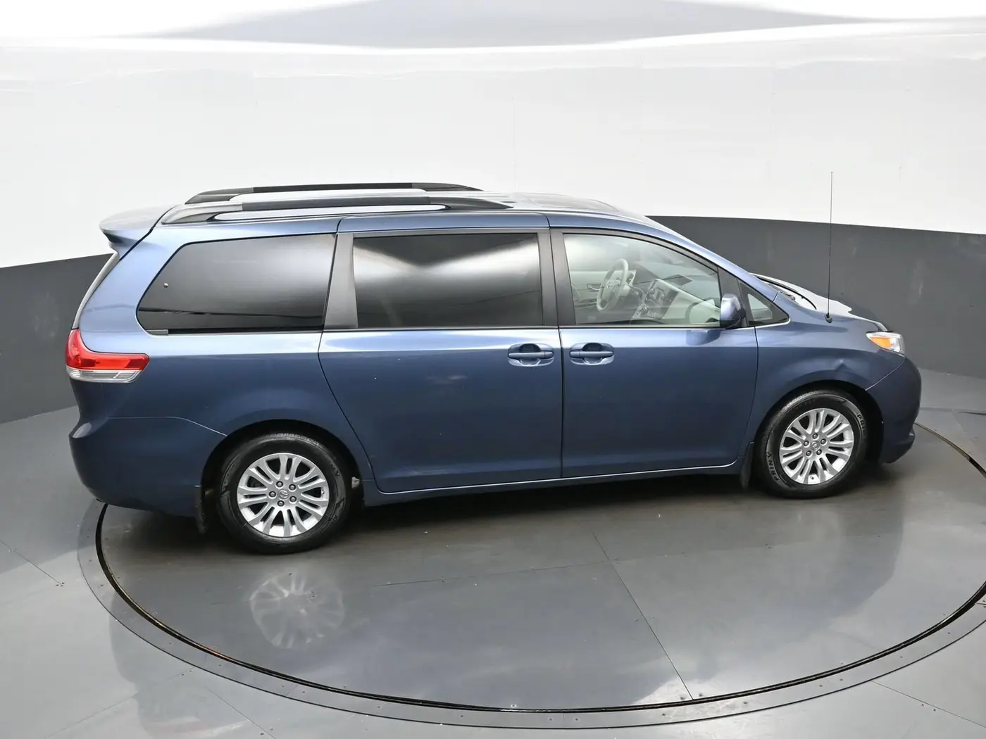2014 Toyota Sienna - $15,461