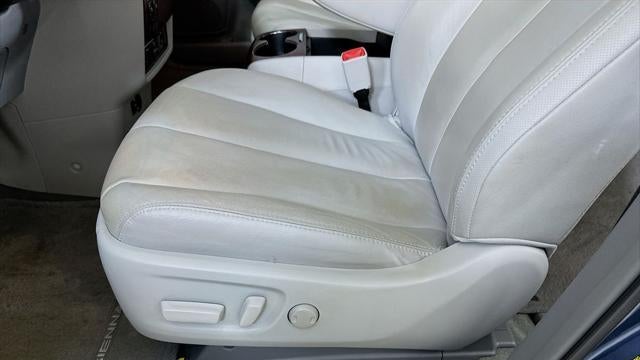 2013 Toyota Sienna XLE 7-Passenger Auto Access Seat