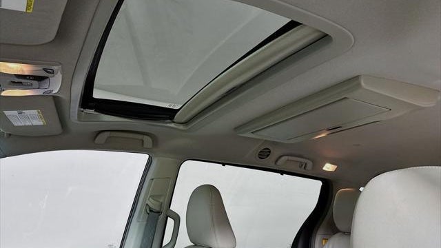 2013 Toyota Sienna XLE 7-Passenger Auto Access Seat
