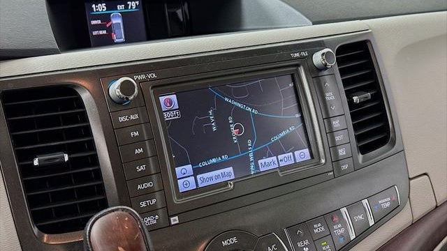 2013 Toyota Sienna XLE 7-Passenger Auto Access Seat