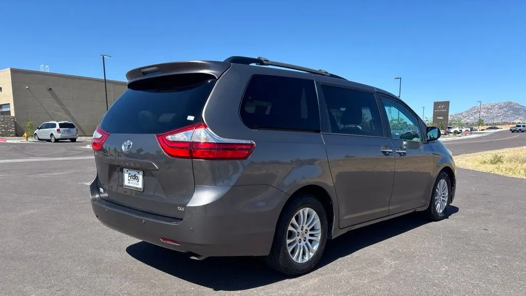 2015 Toyota Sienna XLE 7-Passenger Auto Access Seat