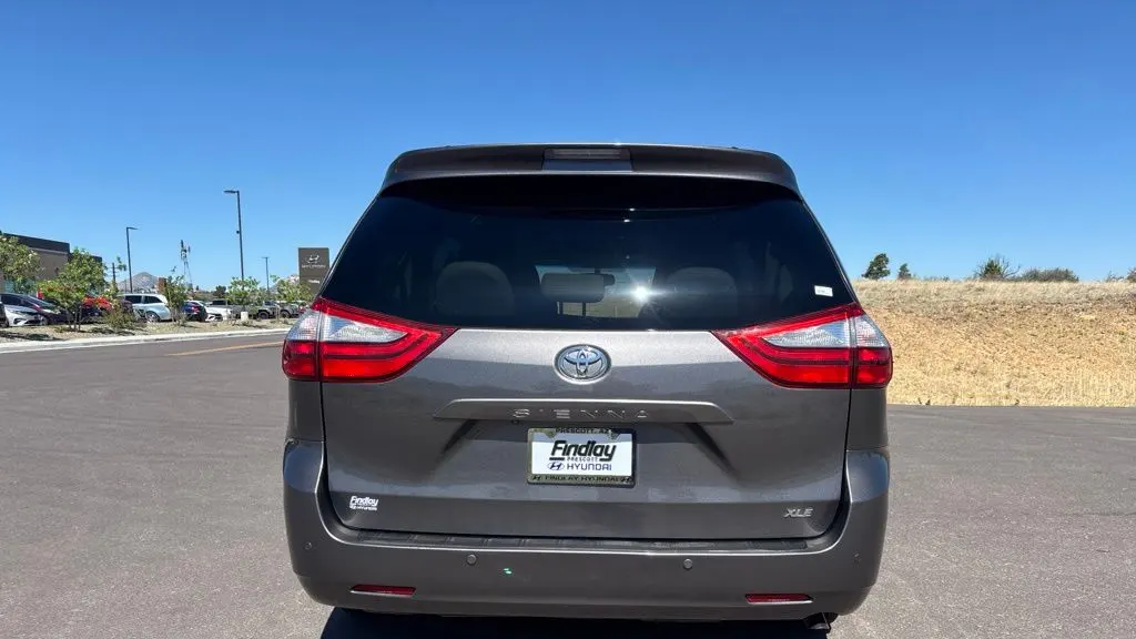 2015 Toyota Sienna XLE 7-Passenger Auto Access Seat