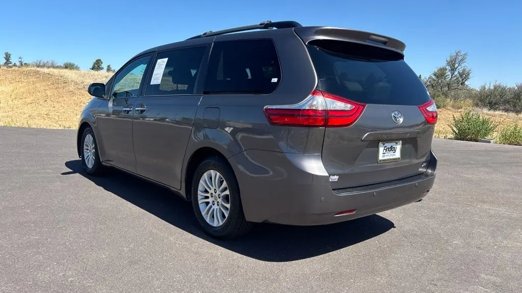 2015 Toyota Sienna XLE 7-Passenger Auto Access Seat