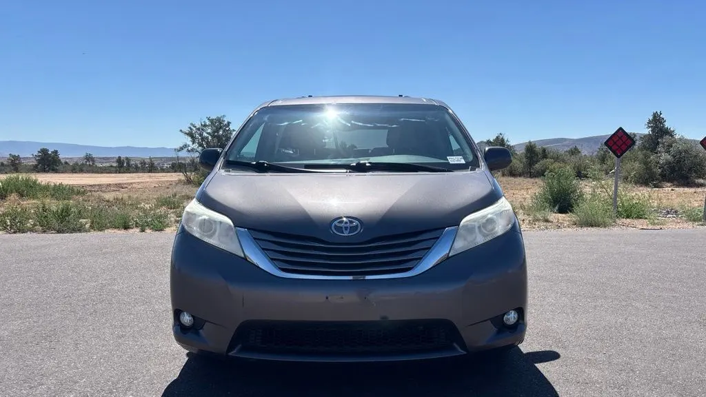 2015 Toyota Sienna XLE 7-Passenger Auto Access Seat