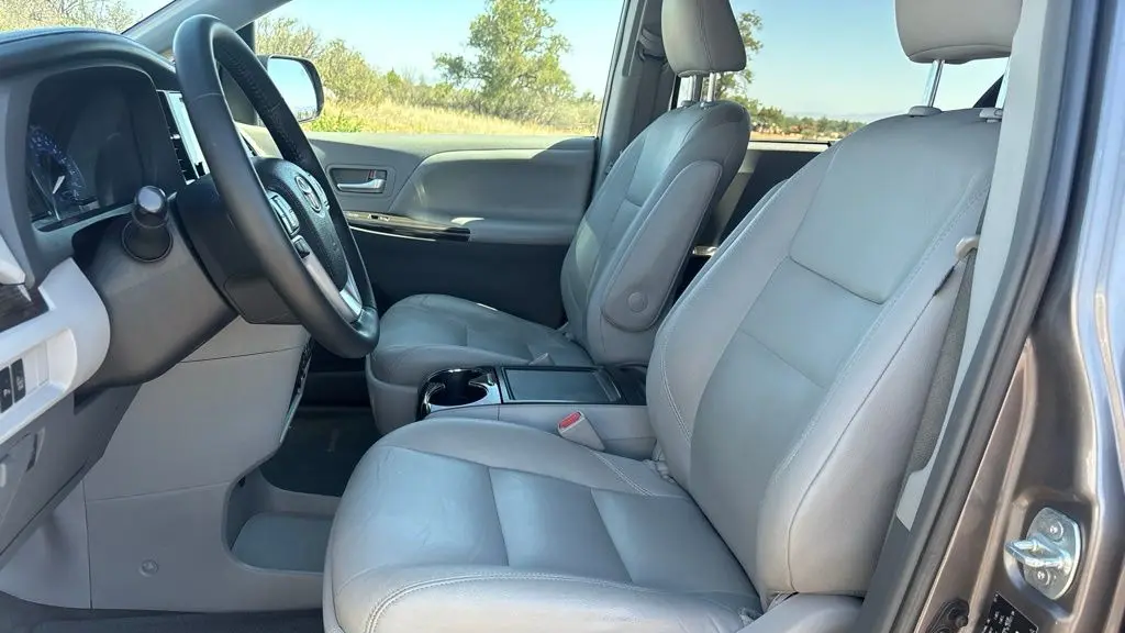 2015 Toyota Sienna XLE 7-Passenger Auto Access Seat