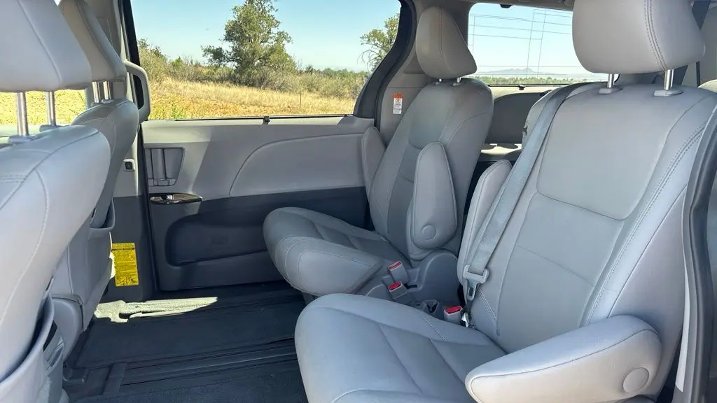 2015 Toyota Sienna XLE 7-Passenger Auto Access Seat