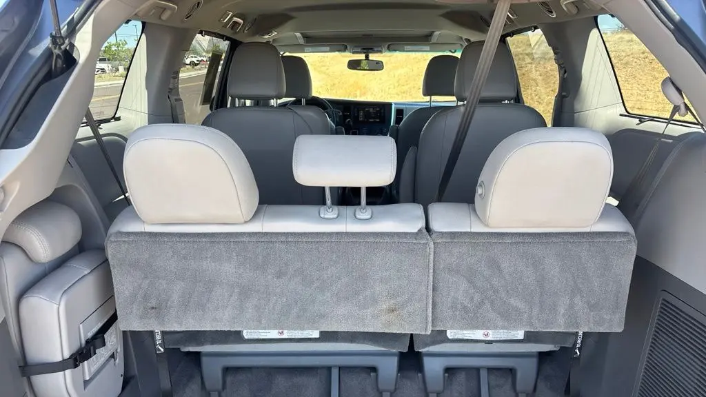 2015 Toyota Sienna XLE 7-Passenger Auto Access Seat