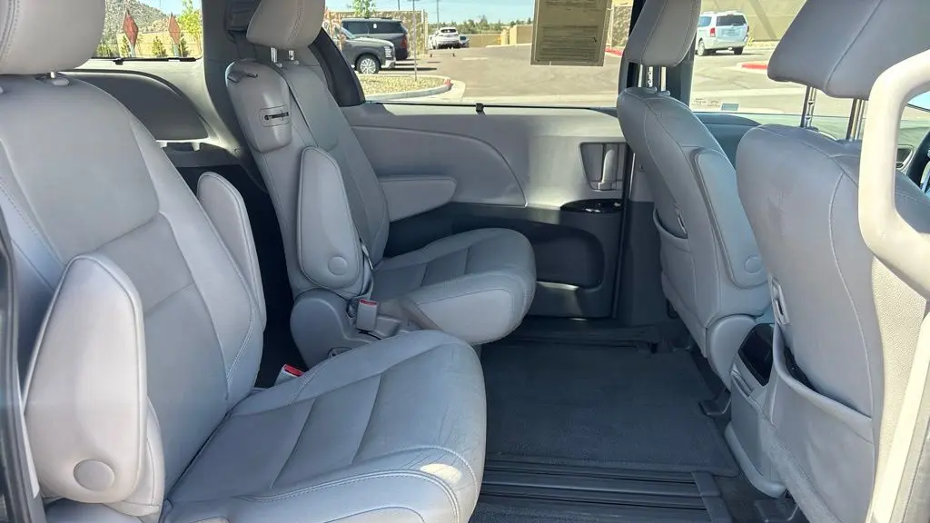 2015 Toyota Sienna XLE 7-Passenger Auto Access Seat