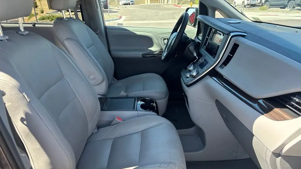 2015 Toyota Sienna XLE 7-Passenger Auto Access Seat