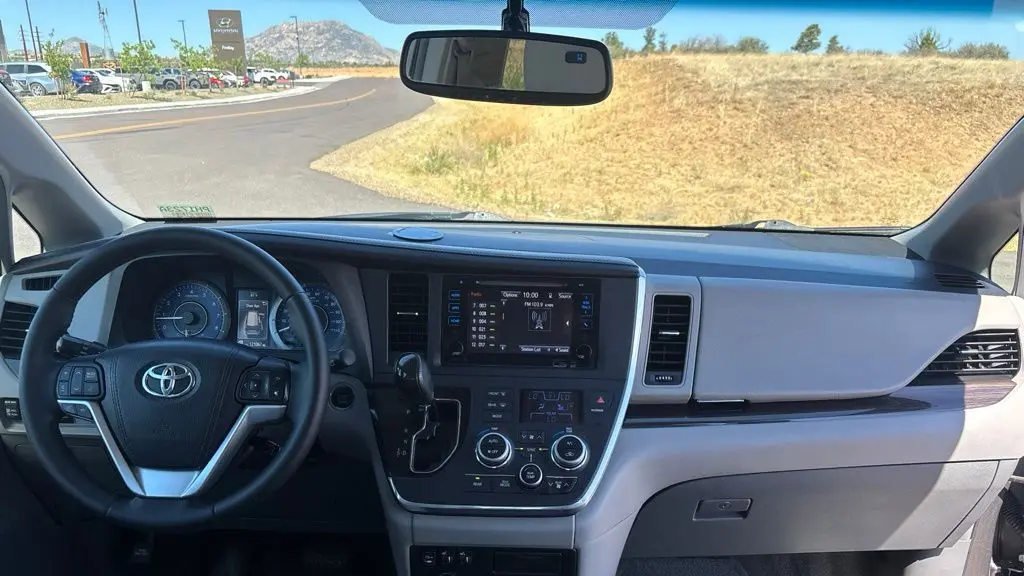2015 Toyota Sienna XLE 7-Passenger Auto Access Seat