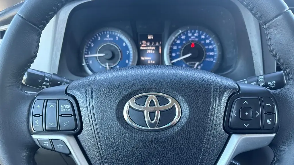 2015 Toyota Sienna XLE 7-Passenger Auto Access Seat