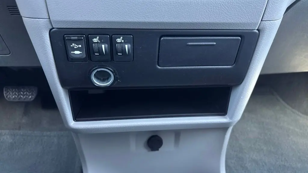 2015 Toyota Sienna XLE 7-Passenger Auto Access Seat