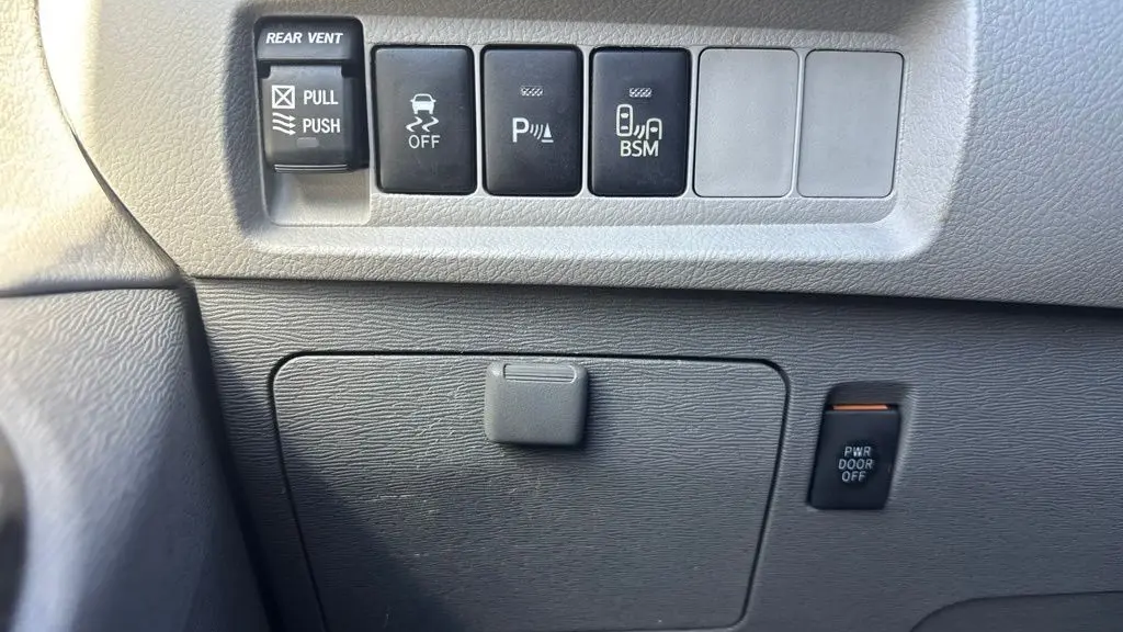 2015 Toyota Sienna XLE 7-Passenger Auto Access Seat
