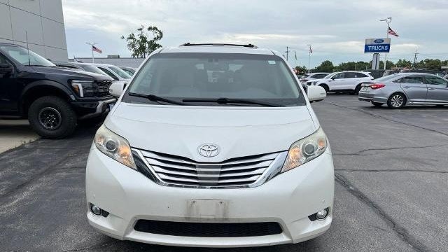 2013 Toyota Sienna XLE 7-Passenger Auto Access Seat