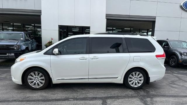 2013 Toyota Sienna XLE 7-Passenger Auto Access Seat