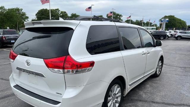 2013 Toyota Sienna XLE 7-Passenger Auto Access Seat