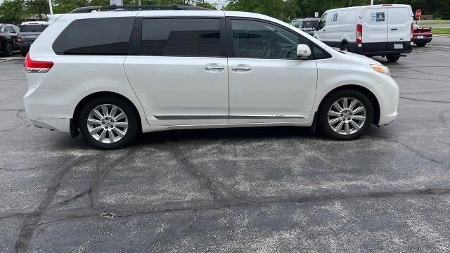 2013 Toyota Sienna XLE 7-Passenger Auto Access Seat