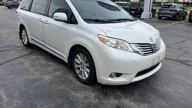 2013 Toyota Sienna XLE 7-Passenger Auto Access Seat