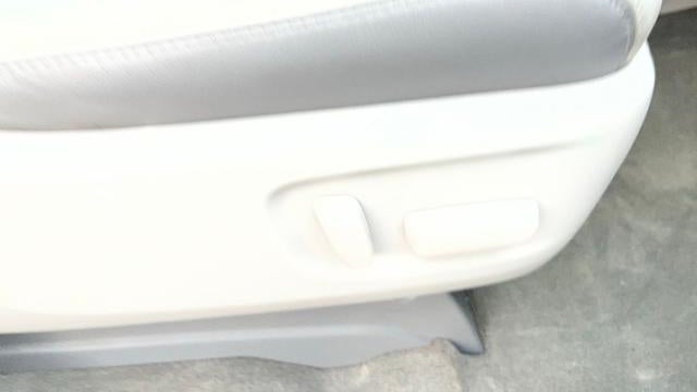 2013 Toyota Sienna XLE 7-Passenger Auto Access Seat