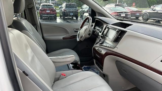 2013 Toyota Sienna XLE 7-Passenger Auto Access Seat
