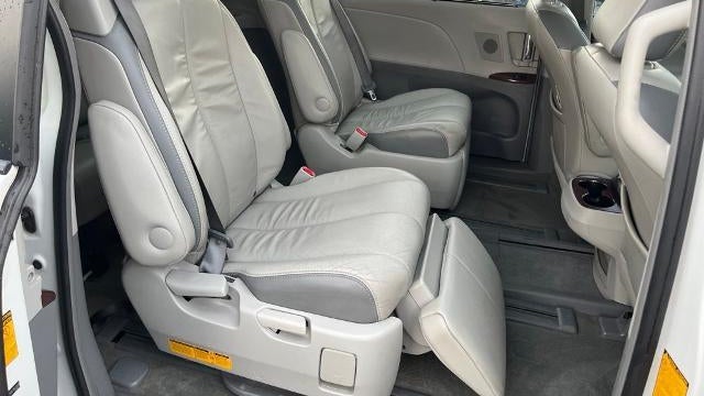 2013 Toyota Sienna XLE 7-Passenger Auto Access Seat