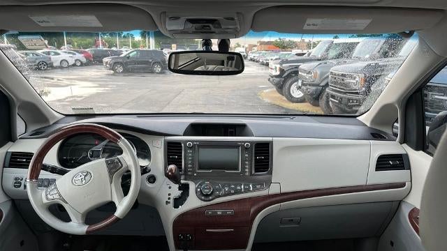 2013 Toyota Sienna XLE 7-Passenger Auto Access Seat