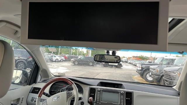2013 Toyota Sienna XLE 7-Passenger Auto Access Seat