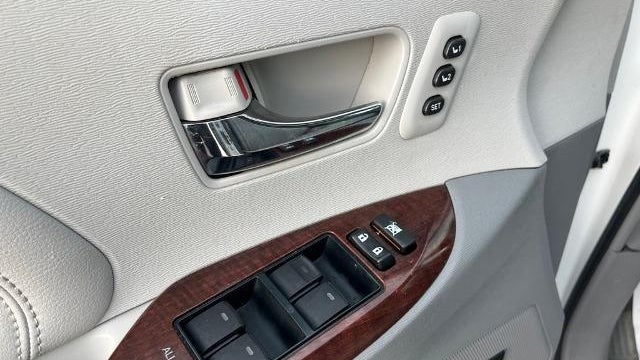 2013 Toyota Sienna XLE 7-Passenger Auto Access Seat