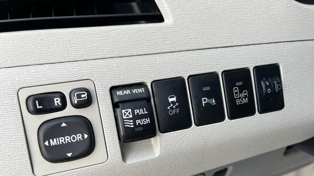 2013 Toyota Sienna XLE 7-Passenger Auto Access Seat