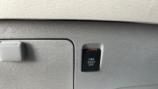 2013 Toyota Sienna XLE 7-Passenger Auto Access Seat