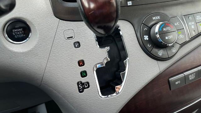2013 Toyota Sienna XLE 7-Passenger Auto Access Seat