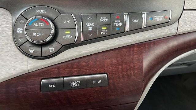 2013 Toyota Sienna XLE 7-Passenger Auto Access Seat