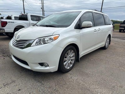 2014 Toyota Sienna XLE 7-Passenger Auto Access Seat 4DR Mini-Van