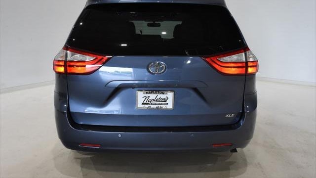 2015 Toyota Sienna XLE 7-Passenger Auto Access Seat