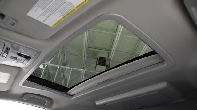 2015 Toyota Sienna XLE 7-Passenger Auto Access Seat