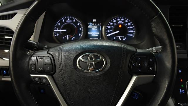 2015 Toyota Sienna XLE 7-Passenger Auto Access Seat