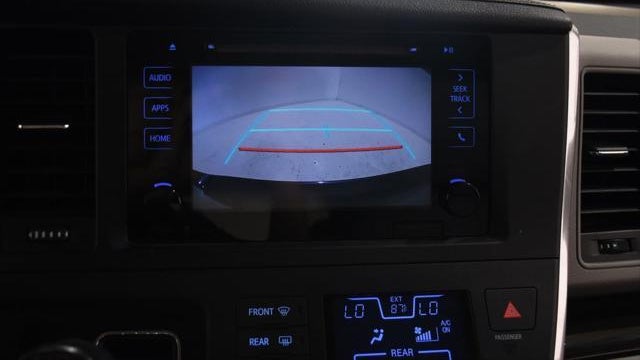2015 Toyota Sienna XLE 7-Passenger Auto Access Seat