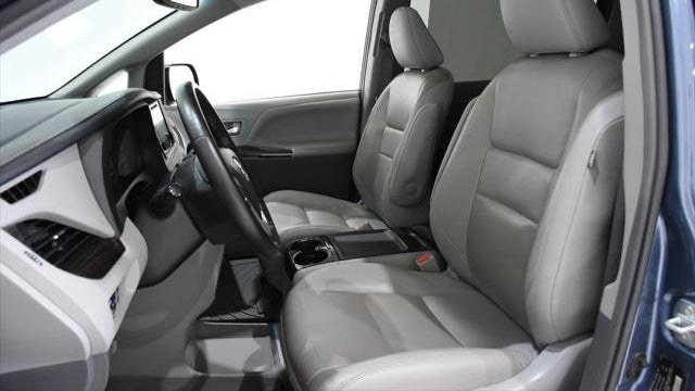 2015 Toyota Sienna XLE 7-Passenger Auto Access Seat